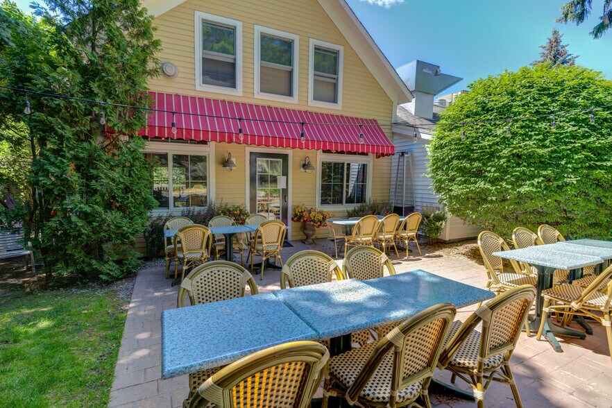 More Photos Of 200 Shore Rd, Ogunquit Restaurant For Sale