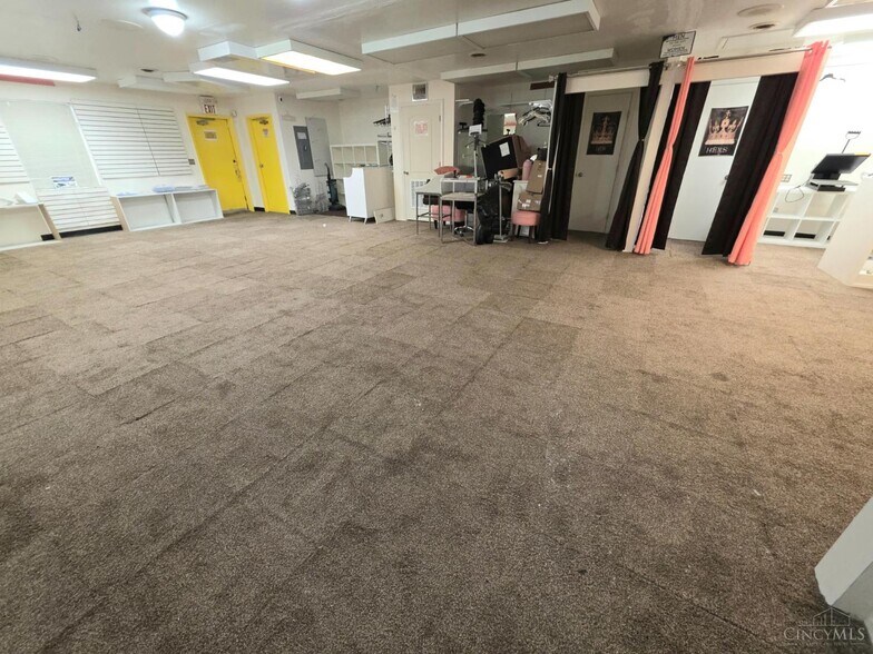 More Photos Of 3544-3548 Springdale Rd, Cincinnati Office For Sale