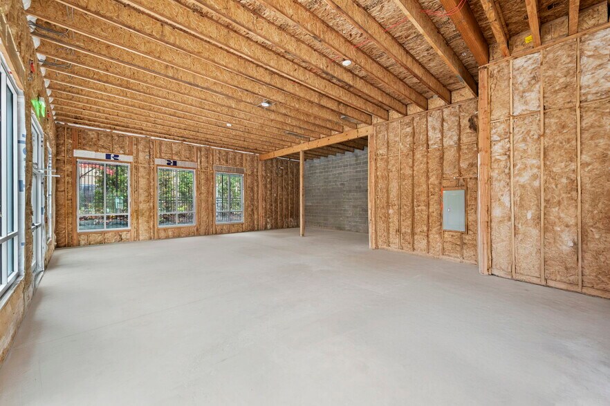 More Photos Of 12828 SE Kent Kangley Rd, Kent Storefront Retail Office For Lease