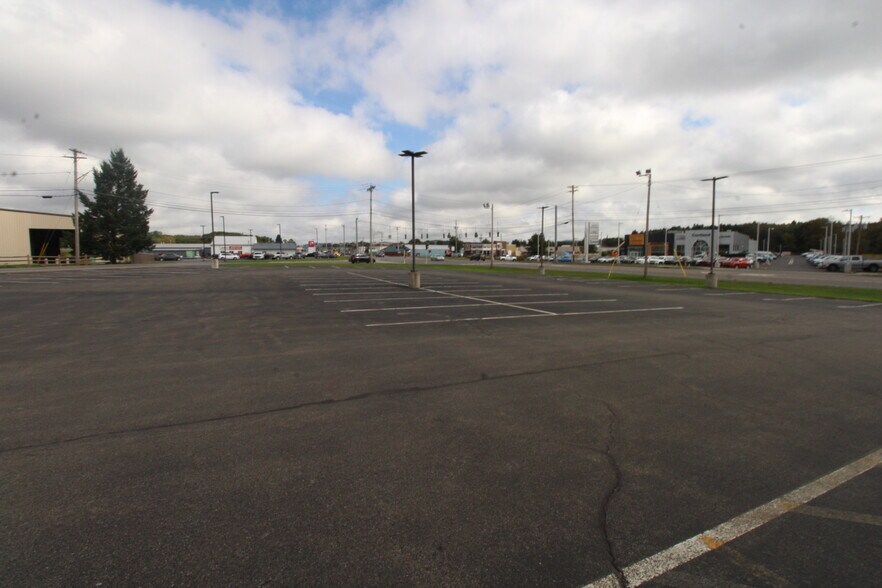 More Photos Of 3861-3870 West Rd, Cortland Auto Dealership For Sale