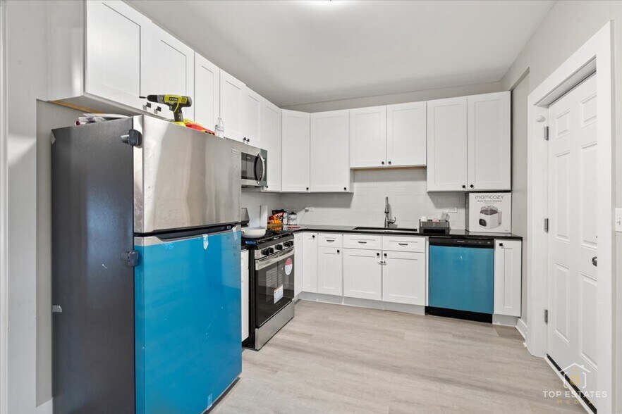 More Photos Of 1542 Victoria Ave, North Chicago Apartments For Sale