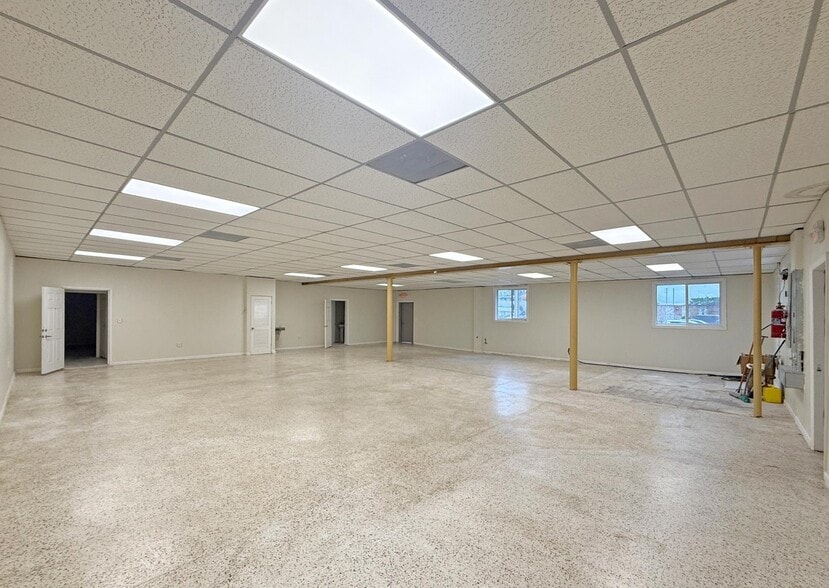 More Photos Of 11911 W Dixie Hwy, Miami Lodge Meeting Hall For Sale