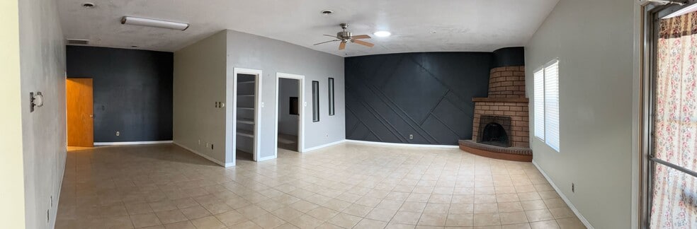 More Photos Of 121 Virginia St NE, Albuquerque Light Distribution For Sale