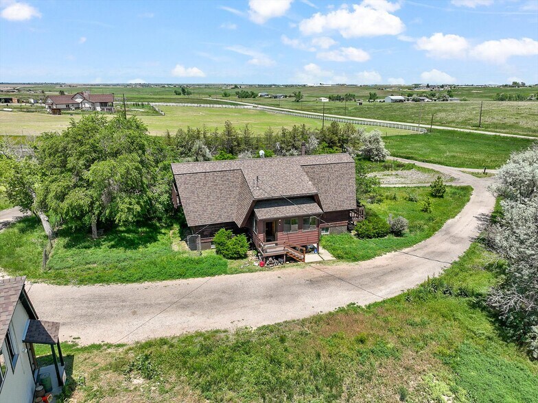 More Photos Of 1335 S Kio St, Watkins Veterinarian Kennel For Sale