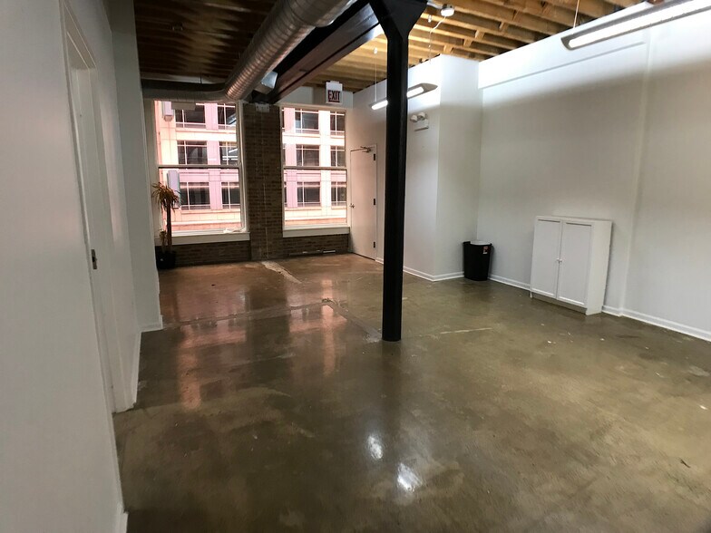More Photos Of 108-110 W Kinzie St, Chicago Office Residential For Sale