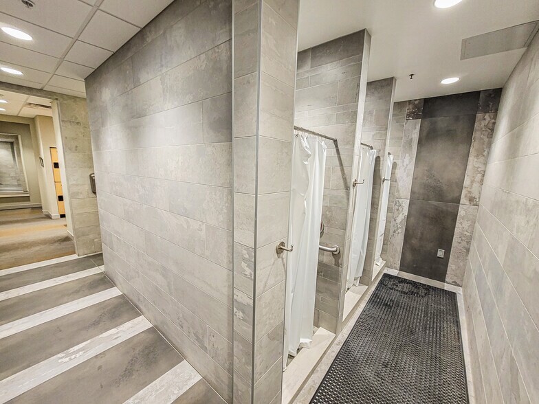 More Photos Of 301 W Bay St, Jacksonville Office For Lease