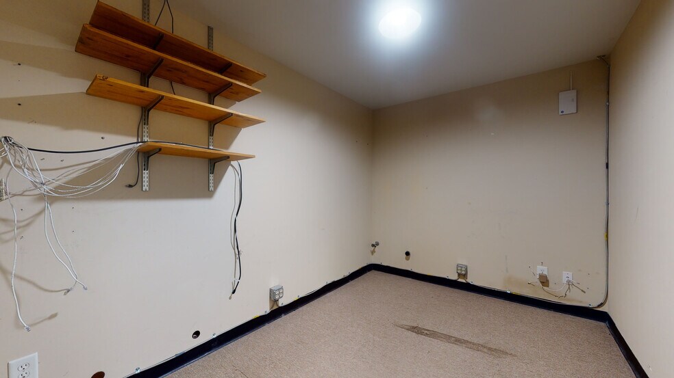 More Photos Of 3663-3673 Alamance Rd, Burlington Flex For Lease