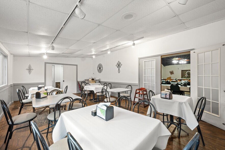More Photos Of 22288 Pine St, Robertsdale Restaurant For Sale