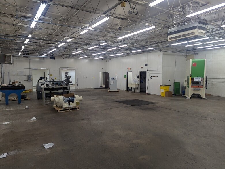 More Photos Of 5724 Webster St, Dayton Manufacturing For Lease