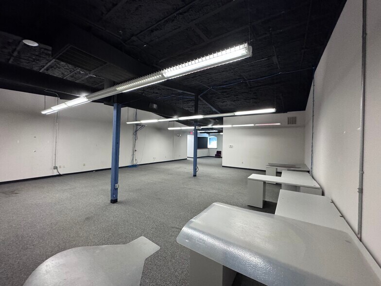 More Photos Of 510 N Pearl St, Macomb Industrial For Sale