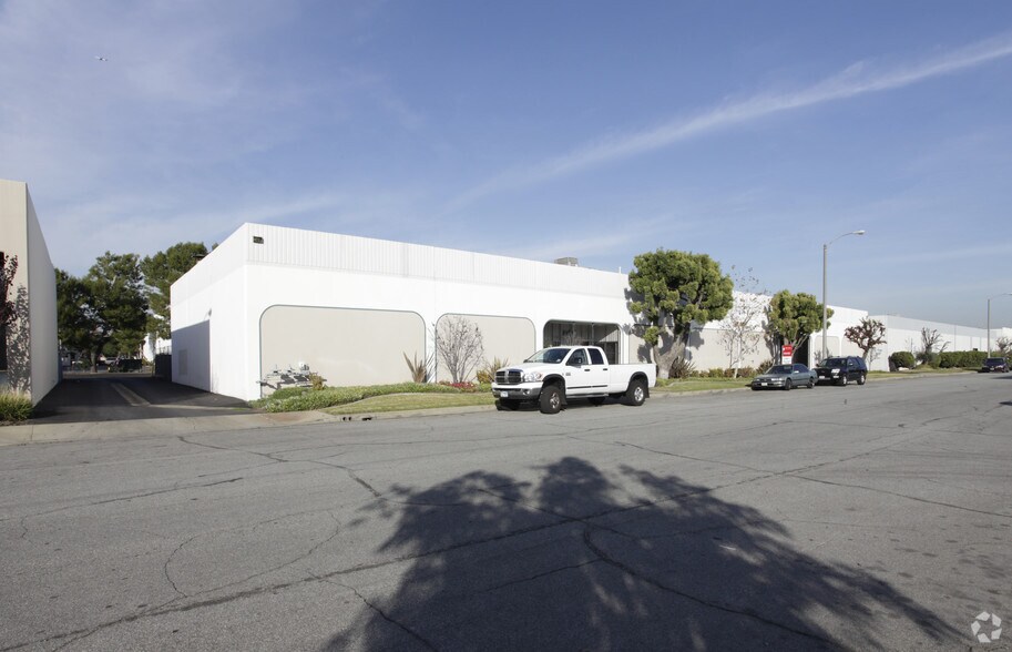 More Photos Of 12075-12103 Clark St, Santa Fe Springs Warehouse For Lease
