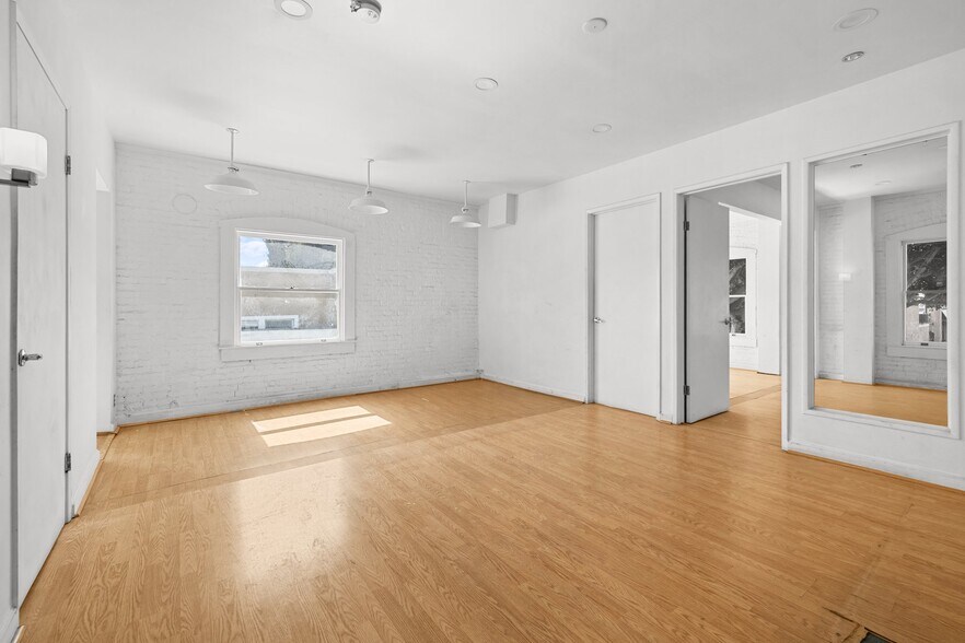 More Photos Of 2917-2921 Main St, Santa Monica Storefront Retail Office For Lease