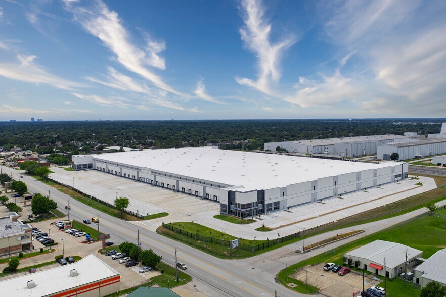 More Photos Of 6411 N Eldridge Pky, Houston Warehouse For Lease