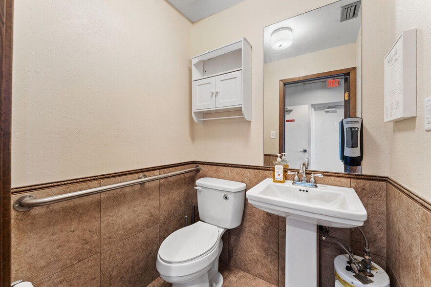 More Photos Of 340 King St, Cocoa Office For Sale