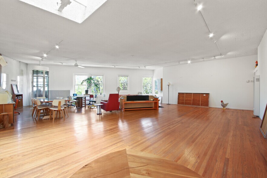 More Photos Of 110 Mildred Ave, Venice Apartments For Sale