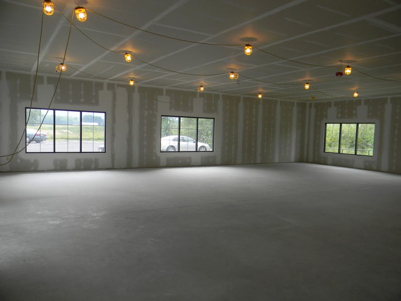 More Photos Of 207 Russell St, Hadley Office For Lease