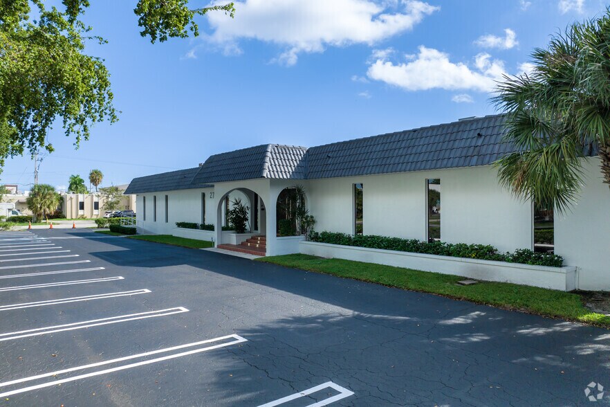 More Photos Of 2700 Gateway Dr, Pompano Beach Manufacturing For Lease