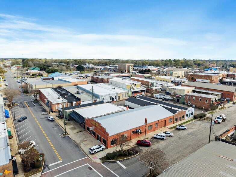 More Photos Of 111 W Ridgeley St, Atmore Storefront For Sale