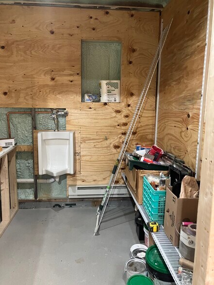 More Photos Of 2985 Mill Pl, Sauquoit Manufacturing For Sale