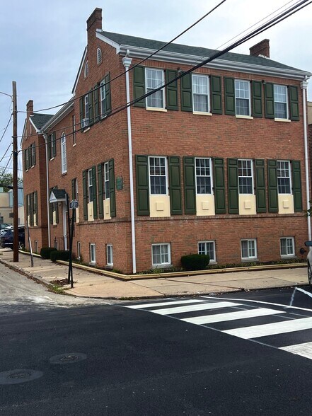 More Photos Of 21 W Front St, Media Office For Sale