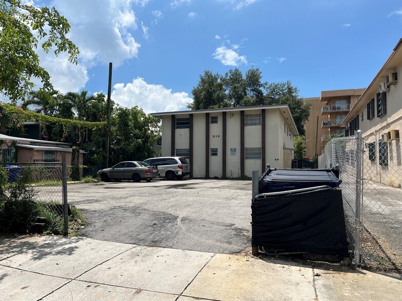 More Photos Of 918 NW 5th St, Miami Apartments For Sale