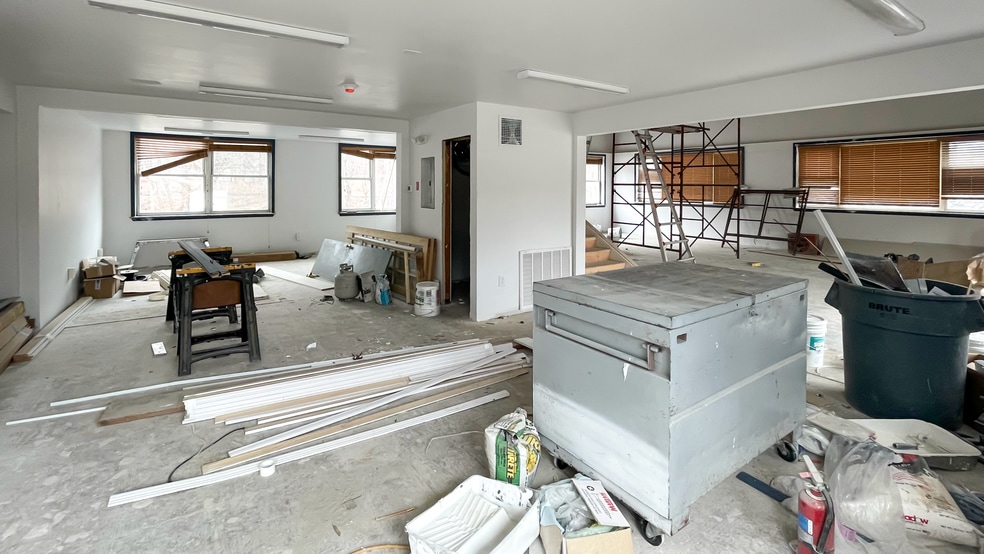 More Photos Of 554 Main St, Oakville Storefront Retail Office For Lease