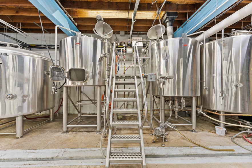 More Photos Of 237 W Main St, Williamsburg Restaurant For Sale