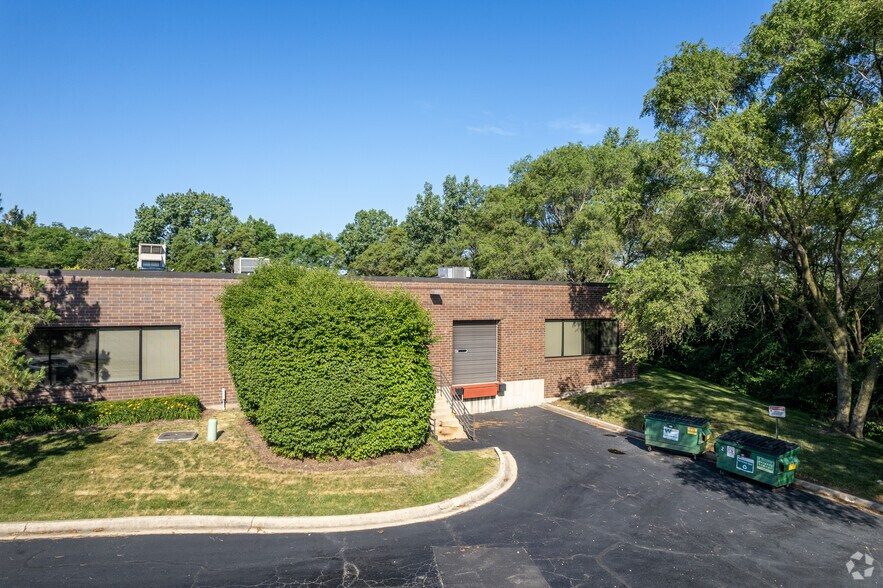 More Photos Of 845 E Geneva Rd, Carol Stream Office For Sale