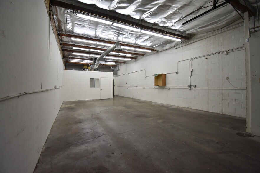 More Photos Of 9052 Independence Ave, Canoga Park Industrial For Lease