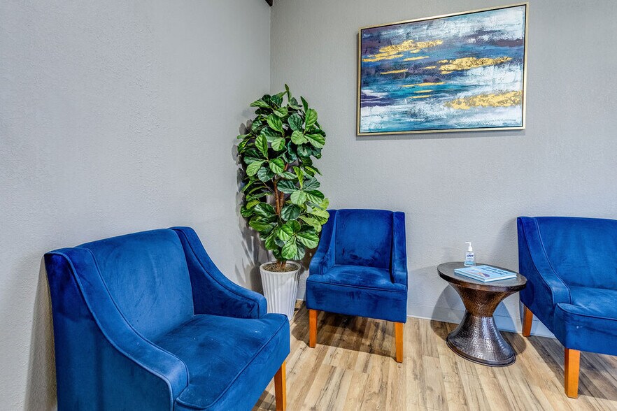 More Photos Of 7917 N May Ave, Oklahoma City Freestanding For Sale