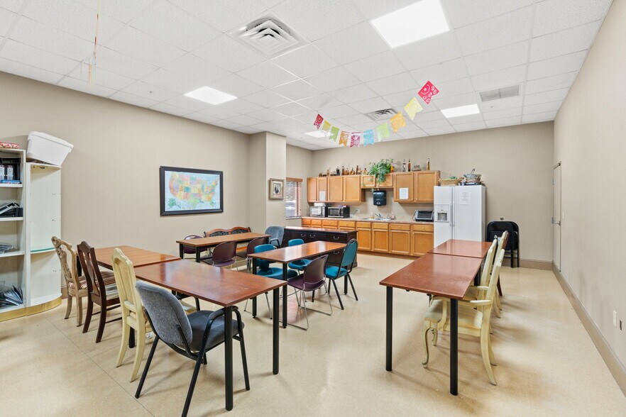 More Photos Of 585 Commonwealth Blvd, Port Orange Manufacturing For Sale