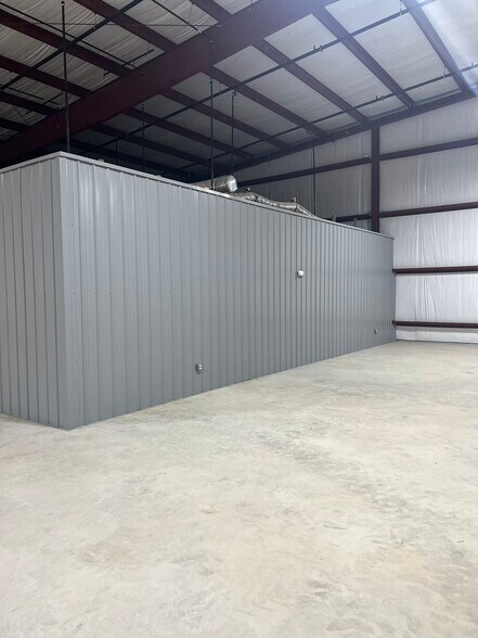 More Photos Of 921 Old Still Road, Woodbine Manufacturing For Lease