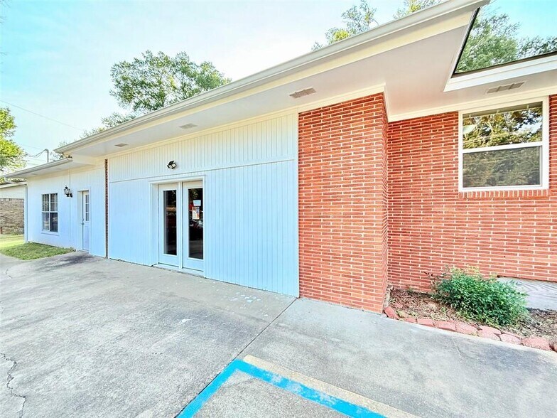 More Photos Of 2802 W Main St, Russellville Office For Sale