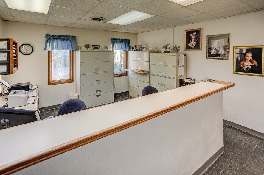More Photos Of 607 E Lyons St, Marissa Medical For Sale