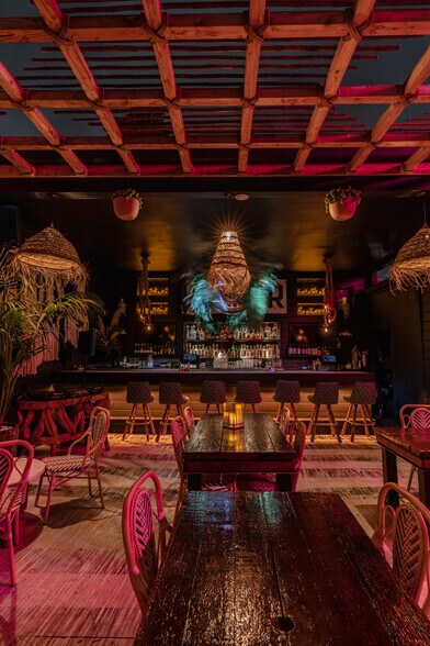 More Photos Of 2400 India St, San Diego Storefront For Lease