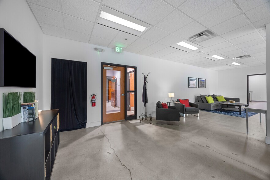 More Photos Of 1 Texas Station Ct, Timonium Office For Lease