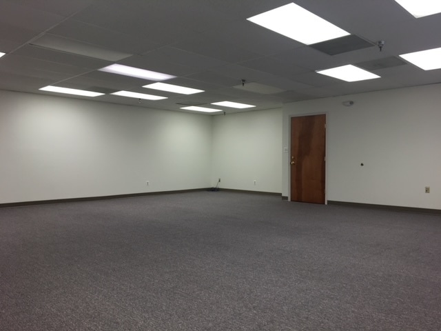 More Photos Of 503 Carlisle Dr, Herndon Flex For Lease