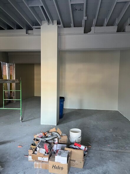 More Photos Of 5617 N High St, Columbus Restaurant For Lease