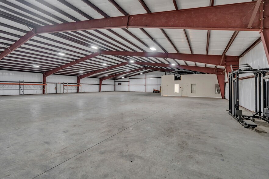 More Photos Of 368 Nike Rd, Jeffersonville Distribution For Sale