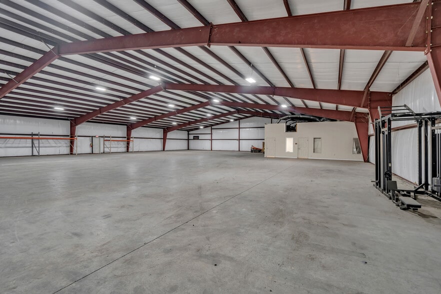 More Photos Of 368 Nike Rd, Jeffersonville Distribution For Lease