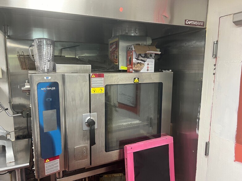 More Photos Of 1714 SE Hawthorne Rd, Gainesville Restaurant For Sale