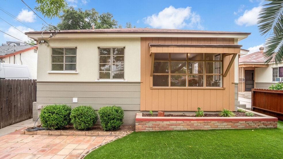 More Photos Of 10346 Oro Vista Ave, Sunland Multifamily For Sale