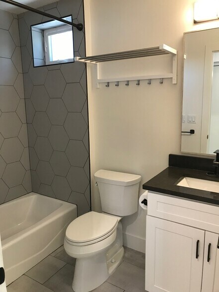 More Photos Of 921-937 Regal Rd, Encinitas Apartments For Sale