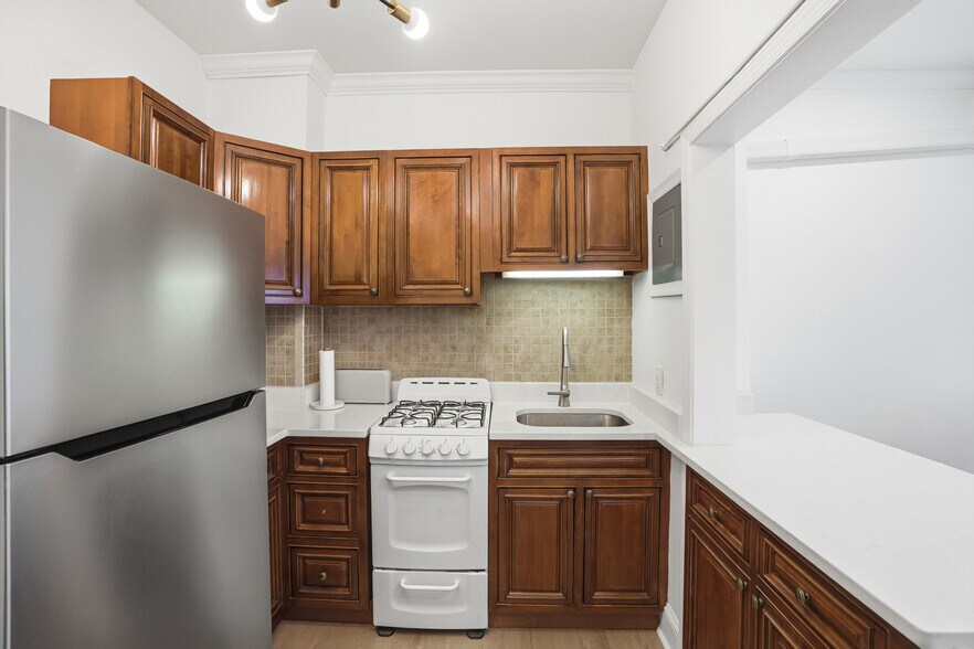 More Photos Of 313 C St SE, Washington Multifamily For Sale