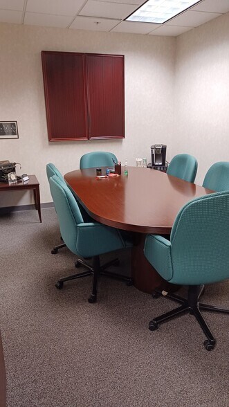 More Photos Of One Towne Sq, Southfield Office For Lease