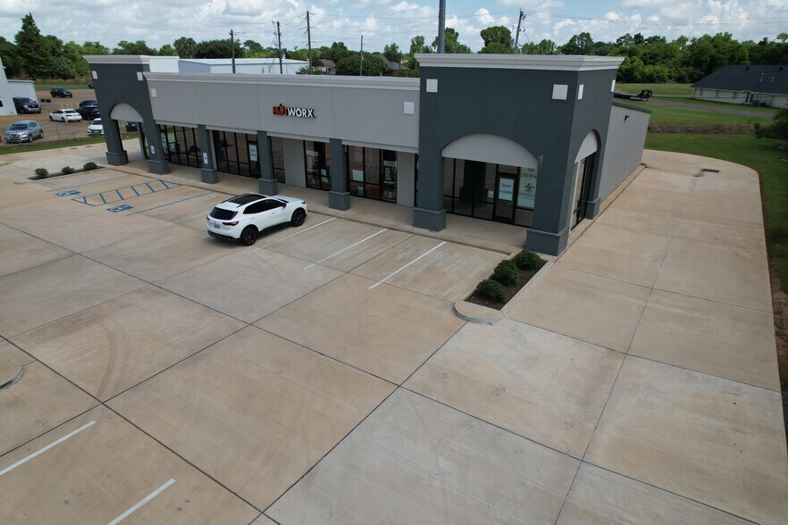 More Photos Of 6355 Coliseum, Alexandria Storefront For Lease