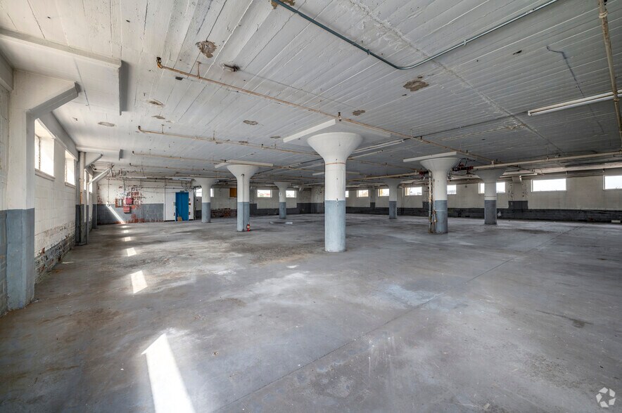More Photos Of 900 Franklin St NE, Washington Industrial For Sale