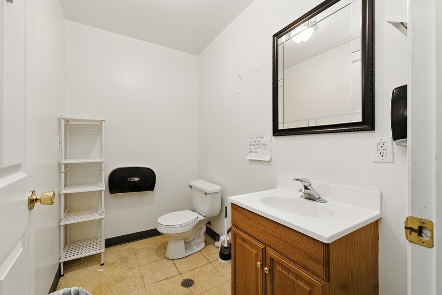 More Photos Of 376-384 Commerce Loop, Orem Manufacturing For Lease