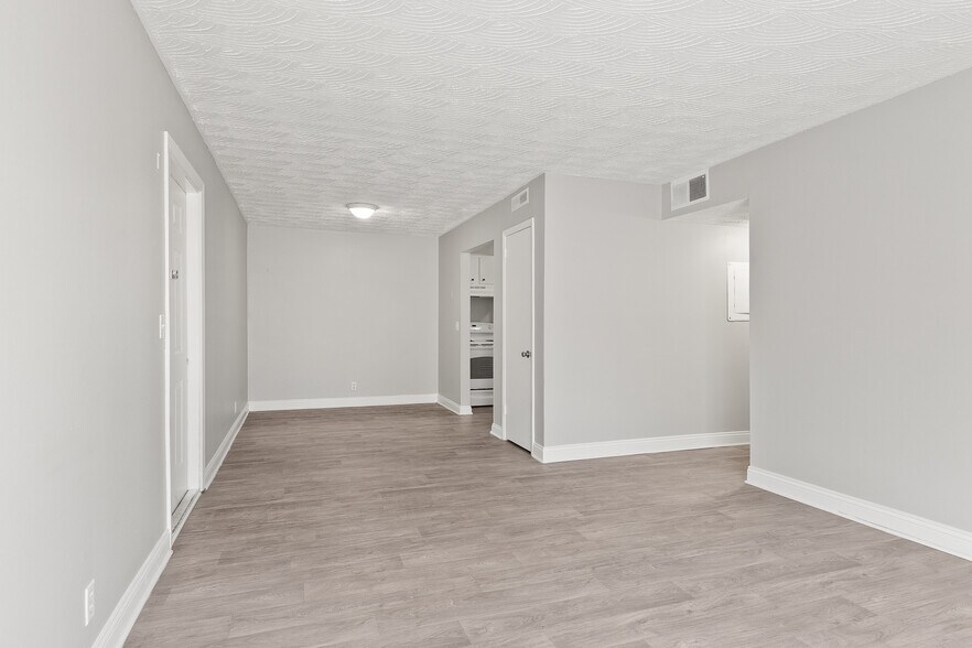 More Photos Of 1001 W 9th St, Russellville Apartments For Sale