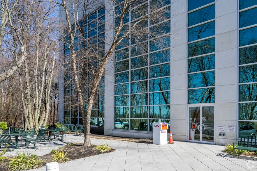 More Photos Of 900 South Ave, Staten Island Office For Lease